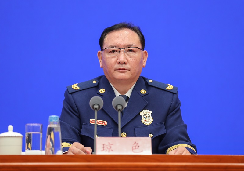 中国骚逼网站应急部党组成员、消防救援局局长琼色出席新闻发布会